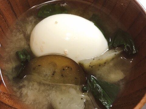 ほうれん草のなすとゆで卵のお味噌汁(昆布出汁)